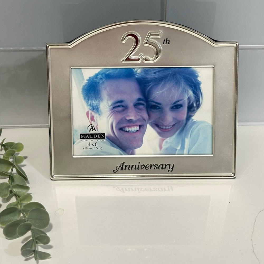 New Malden 25th Anniversary Picture Frame 4"x6"  Silver Metal Brushed Polished